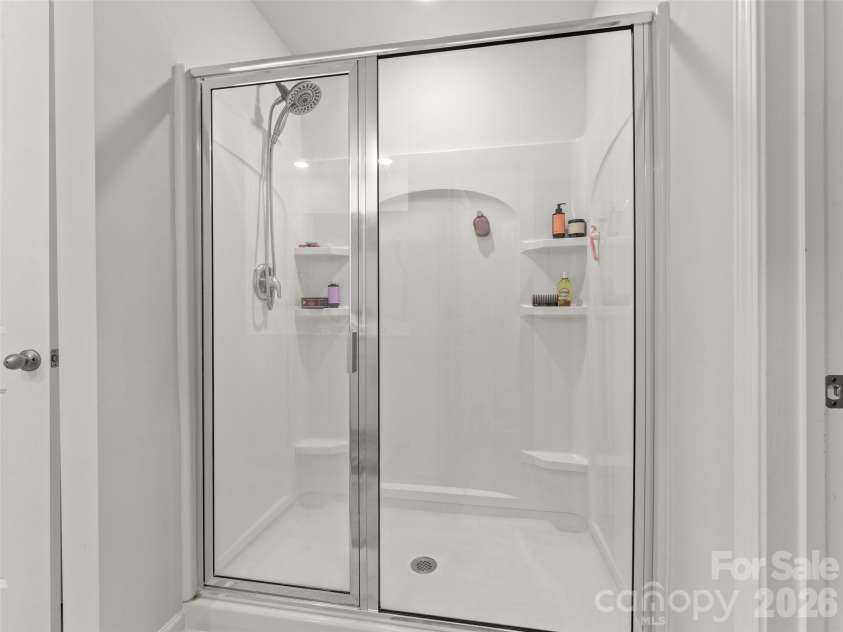 302 woodnettle Lane, Arden, NC 28704.  MLS# CAR4421462, YatesRealty ID 49330. Master shower