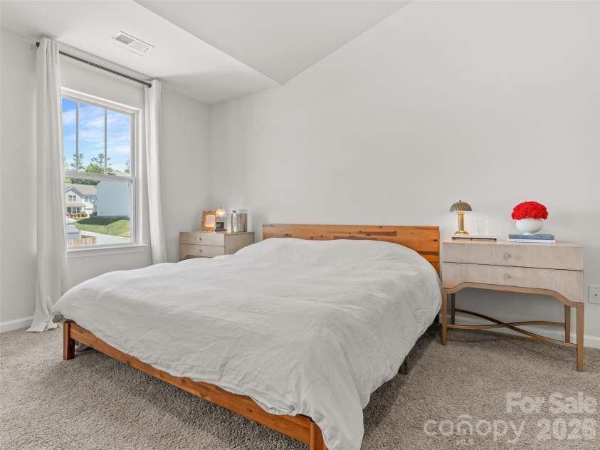 302 woodnettle Lane, Arden, NC 28704.  MLS# CAR4421462, YatesRealty ID 49330. Master suite