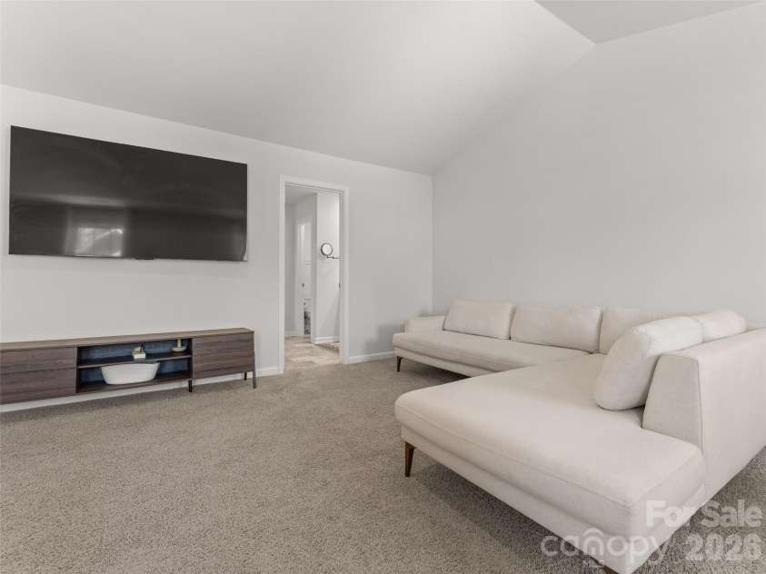 302 woodnettle Lane, Arden, NC 28704.  MLS# CAR4421462, YatesRealty ID 49330. Master suite