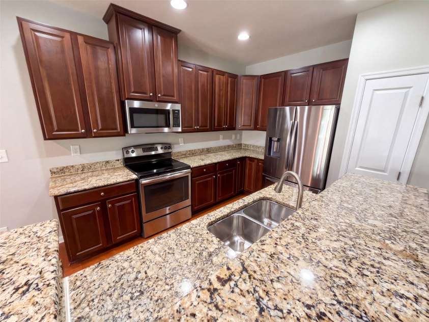 1006 Oakmere Road, Waxhaw, NC 28173.  MLS# CAR4422374, YatesRealty ID 49332. 