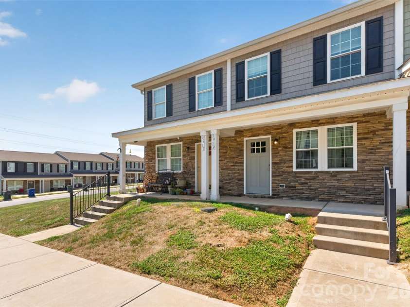 3919 Hemingway Drive, Hickory, NC 28601.  MLS# CAR4420022, YatesRealty ID 49333. 