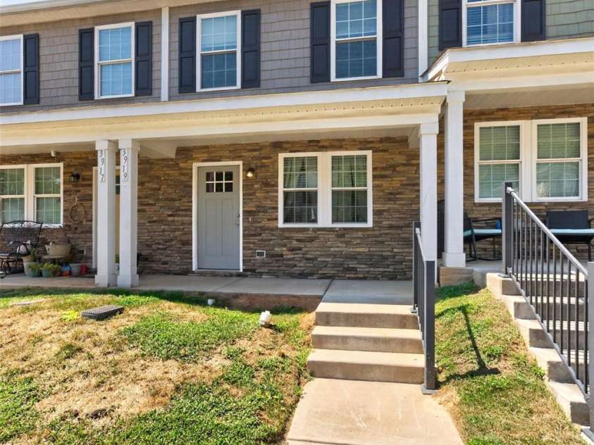 3919 Hemingway Drive, Hickory, NC 28601.  MLS# CAR4420022, YatesRealty ID 49333. 
