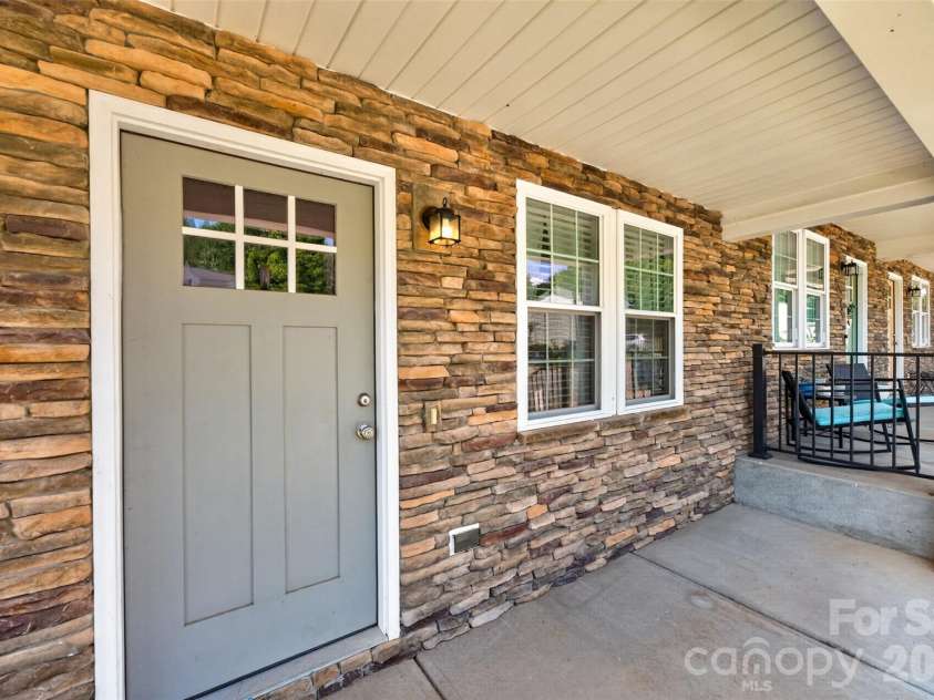 3919 Hemingway Drive, Hickory, NC 28601.  MLS# CAR4420022, YatesRealty ID 49333. 