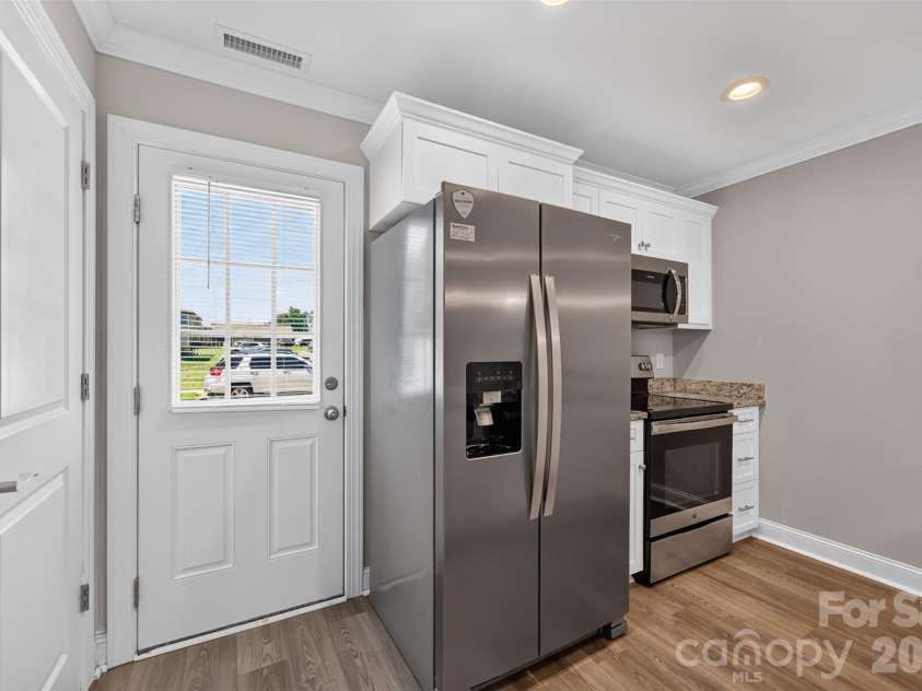 3919 Hemingway Drive, Hickory, NC 28601.  MLS# CAR4420022, YatesRealty ID 49333. 