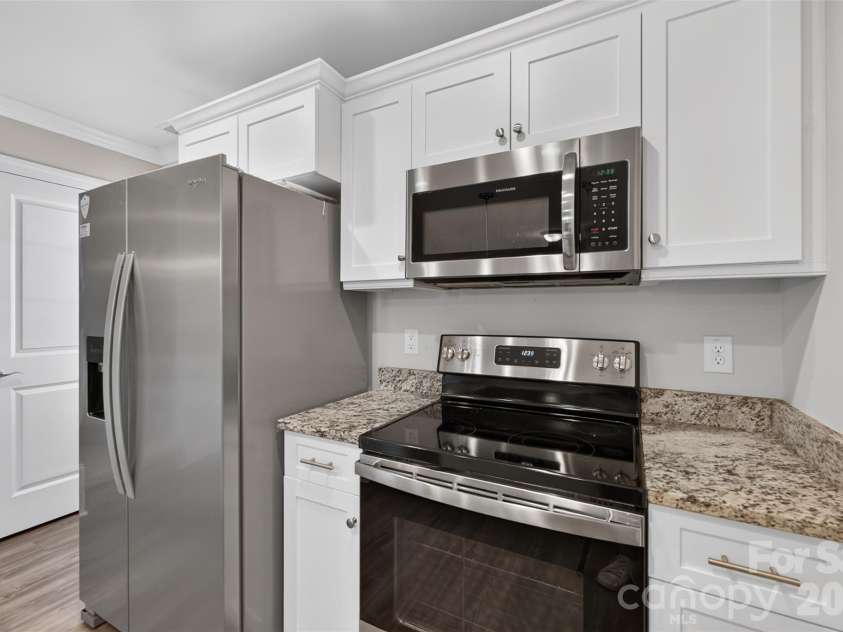 3919 Hemingway Drive, Hickory, NC 28601.  MLS# CAR4420022, YatesRealty ID 49333. 