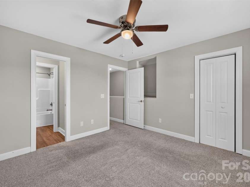 3919 Hemingway Drive, Hickory, NC 28601.  MLS# CAR4420022, YatesRealty ID 49333. 