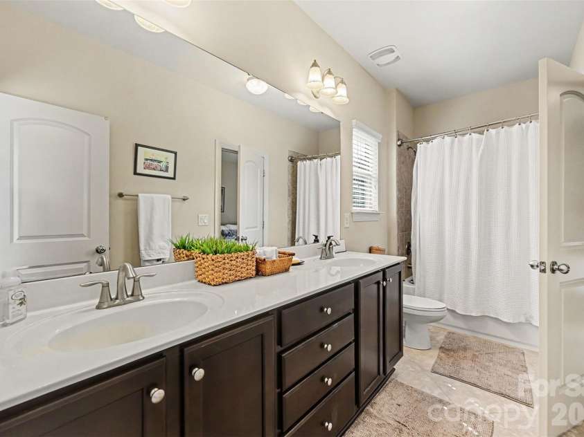 4106 Deer Track Court, Mint Hill, NC 28227.  MLS# CAR4418746, YatesRealty ID 49336. Jack and Jill Bath