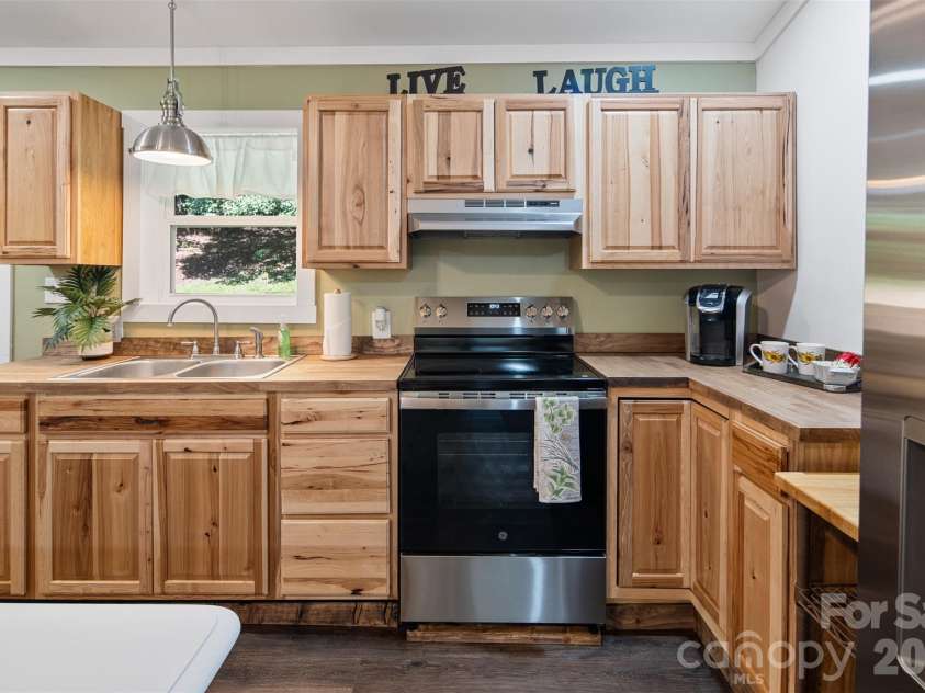190 Hummingbird Lane, Fleetwood, NC 28626.  MLS# CAR4422390, YatesRealty ID 49339. 