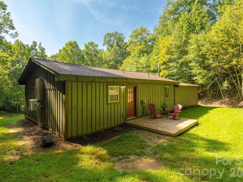 190 Hummingbird Lane, Fleetwood, NC 28626.  MLS# CAR4422390, YatesRealty ID 49339. 