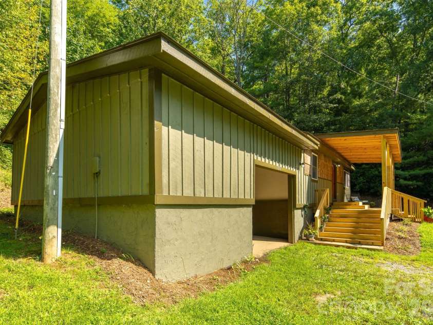 190 Hummingbird Lane, Fleetwood, NC 28626.  MLS# CAR4422390, YatesRealty ID 49339. 