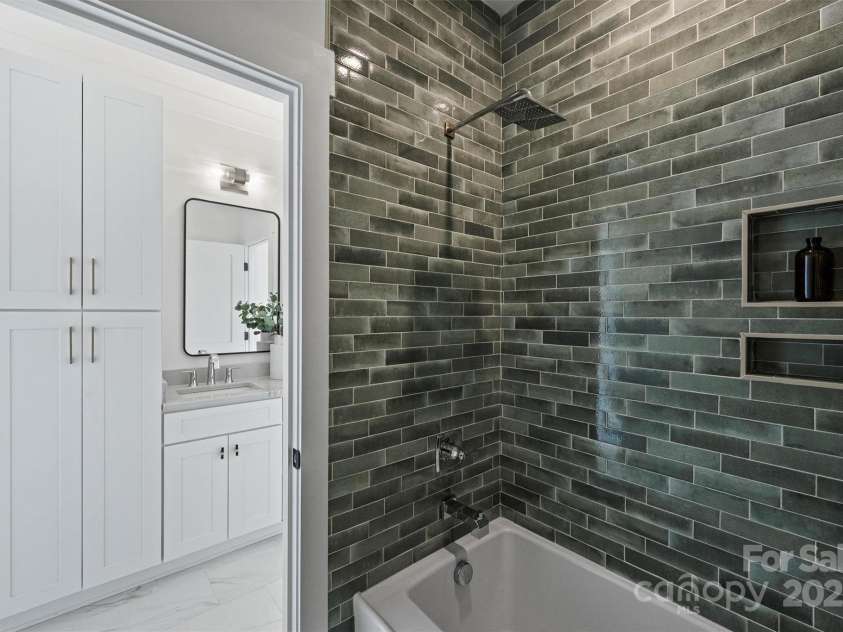 5026 Ohm Lane, Charlotte, NC 28270.  MLS# CAR4223780, YatesRealty ID 4934. Secondary Bath