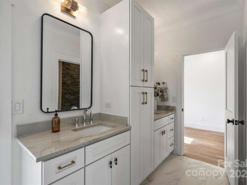 5026 Ohm Lane, Charlotte, NC 28270.  MLS# CAR4223780, YatesRealty ID 4934. Secondary Bath