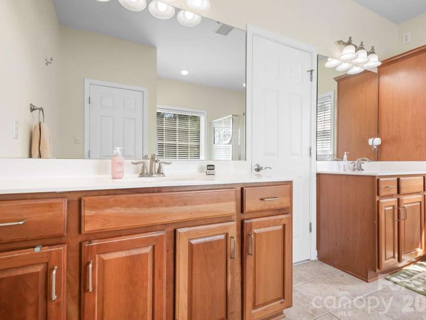 8606 Camberly Road, Huntersville, NC 28078.  MLS# CAR4404900, YatesRealty ID 49341. Primary bath