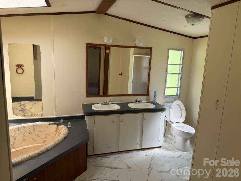 18 Wheeler Hills Road, Burnsville, NC 28714.  MLS# CAR4422288, YatesRealty ID 49343. 