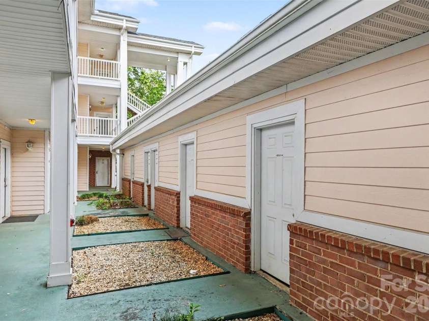 9041 Meadow Vista Road, Charlotte, NC 28213.  MLS# CAR4408061, YatesRealty ID 49344. 