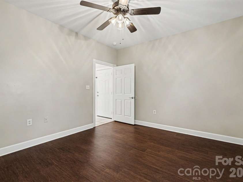 9041 Meadow Vista Road, Charlotte, NC 28213.  MLS# CAR4408061, YatesRealty ID 49344. 