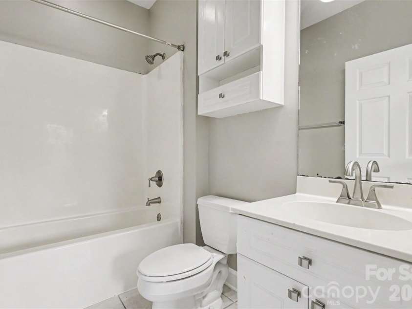 9041 Meadow Vista Road, Charlotte, NC 28213.  MLS# CAR4408061, YatesRealty ID 49344. 