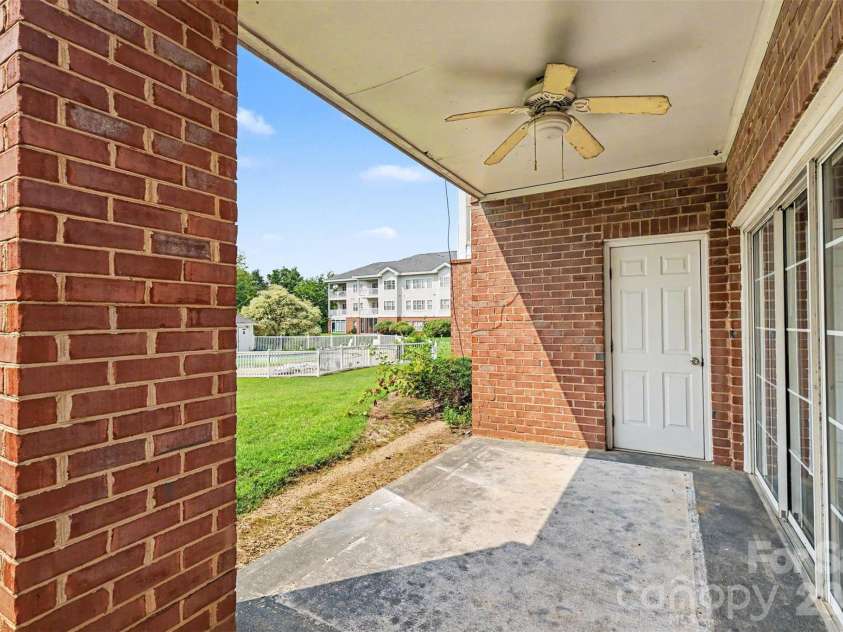 9041 Meadow Vista Road, Charlotte, NC 28213.  MLS# CAR4408061, YatesRealty ID 49344. 