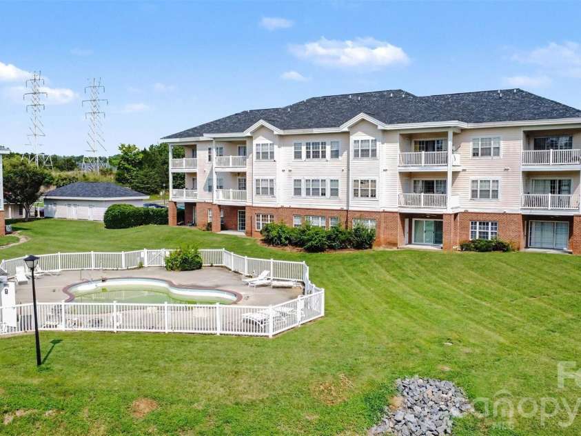 9041 Meadow Vista Road, Charlotte, NC 28213.  MLS# CAR4408061, YatesRealty ID 49344. 