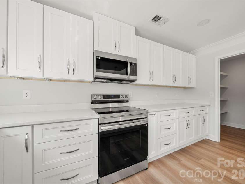 10925 Rousay Road, Charlotte, NC 28278.  MLS# CAR4421823, YatesRealty ID 49345. 
