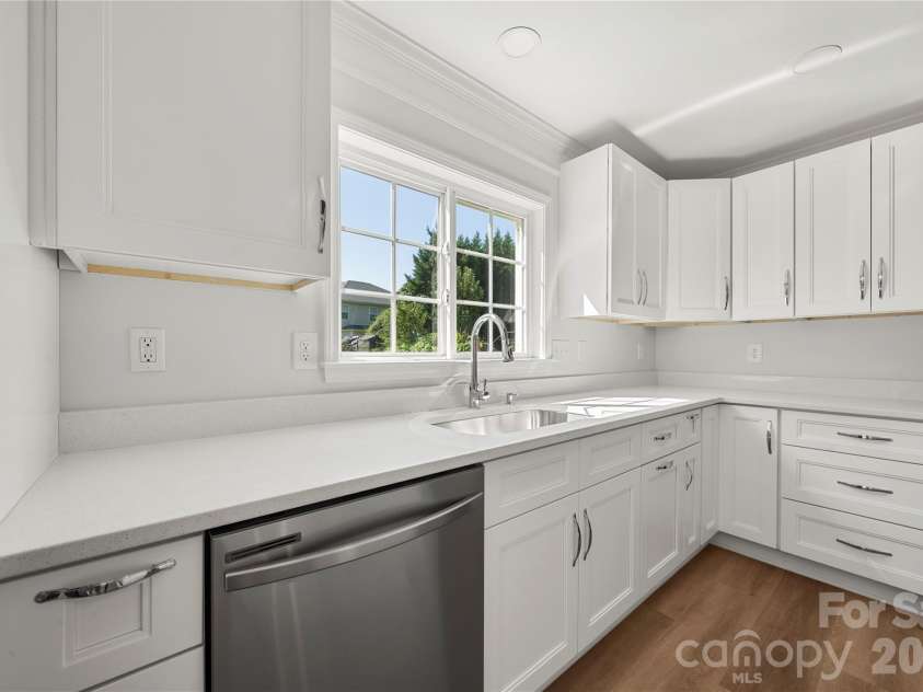 10925 Rousay Road, Charlotte, NC 28278.  MLS# CAR4421823, YatesRealty ID 49345. 