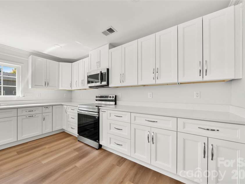 10925 Rousay Road, Charlotte, NC 28278.  MLS# CAR4421823, YatesRealty ID 49345. 
