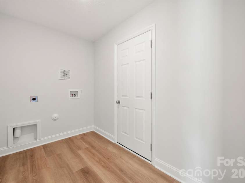 10925 Rousay Road, Charlotte, NC 28278.  MLS# CAR4421823, YatesRealty ID 49345. 