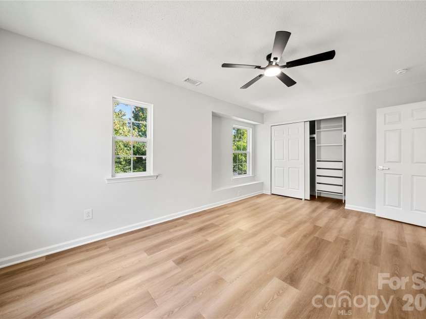 10925 Rousay Road, Charlotte, NC 28278.  MLS# CAR4421823, YatesRealty ID 49345. 