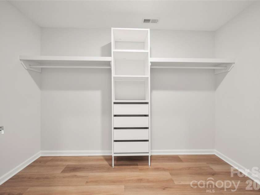 10925 Rousay Road, Charlotte, NC 28278.  MLS# CAR4421823, YatesRealty ID 49345. 
