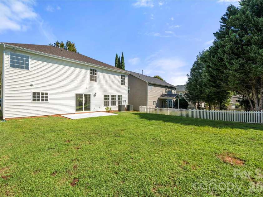 10925 Rousay Road, Charlotte, NC 28278.  MLS# CAR4421823, YatesRealty ID 49345. 