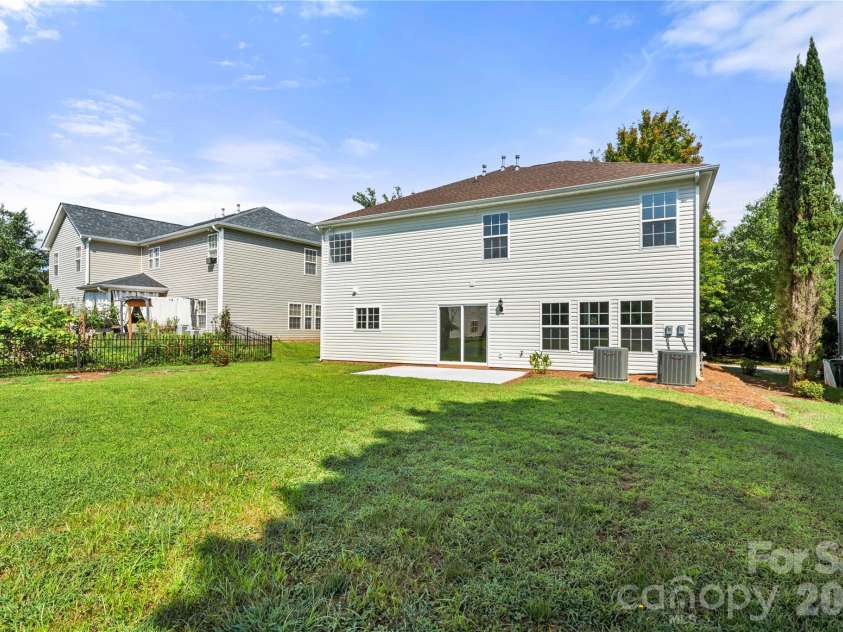 10925 Rousay Road, Charlotte, NC 28278.  MLS# CAR4421823, YatesRealty ID 49345. 