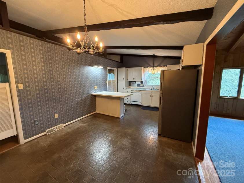 516 Averys Creek Road, Arden, NC 28704.  MLS# CAR4300321, YatesRealty ID 4935. Open Kitchen and        Breakfast Area