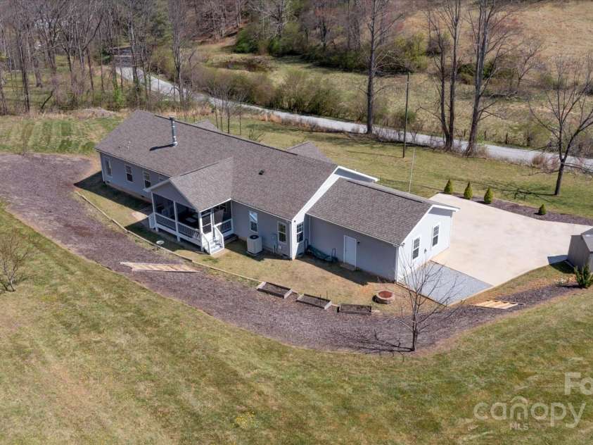 52 Stone Ridge Trail, Mills River, NC 28759.  MLS# CAR4239861, YatesRealty ID 4935. 
