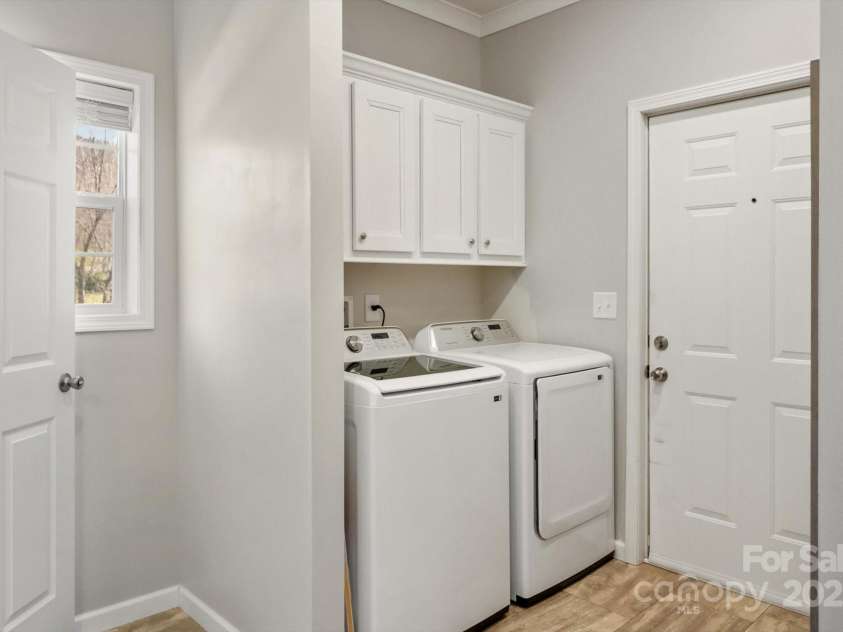 52 Stone Ridge Trail, Mills River, NC 28759.  MLS# CAR4239861, YatesRealty ID 4935. Laundry Room & interior garage entrance