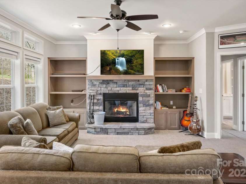 52 Stone Ridge Trail, Mills River, NC 28759.  MLS# CAR4239861, YatesRealty ID 4935. Spacious living room