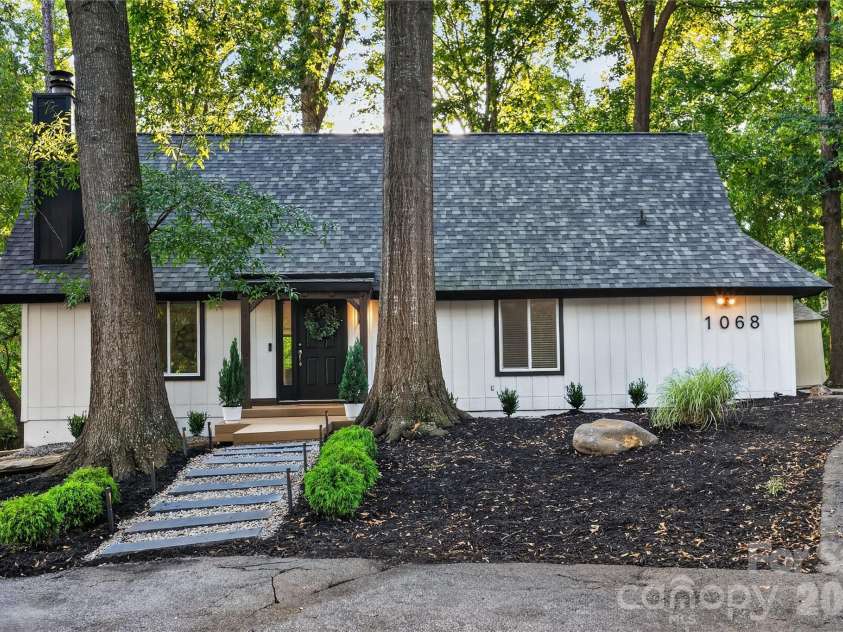 1068 Gauguin Lane, Tega Cay, SC 29708.  MLS# CAR4422427, YatesRealty ID 49351. 