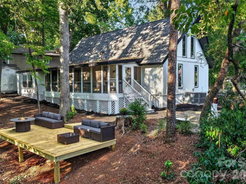 1068 Gauguin Lane, Tega Cay, SC 29708.  MLS# CAR4422427, YatesRealty ID 49351. 