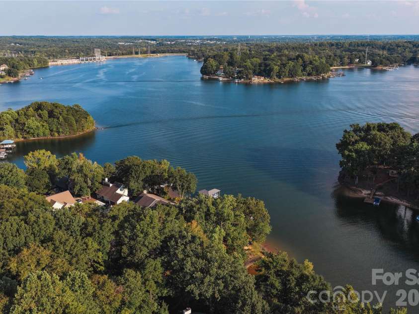 1068 Gauguin Lane, Tega Cay, SC 29708.  MLS# CAR4422427, YatesRealty ID 49351. 