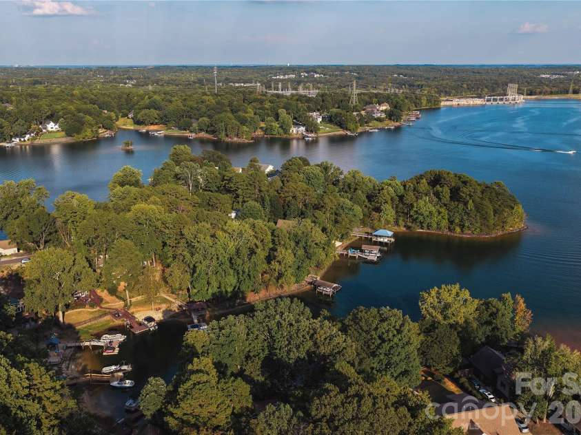 1068 Gauguin Lane, Tega Cay, SC 29708.  MLS# CAR4422427, YatesRealty ID 49351. 