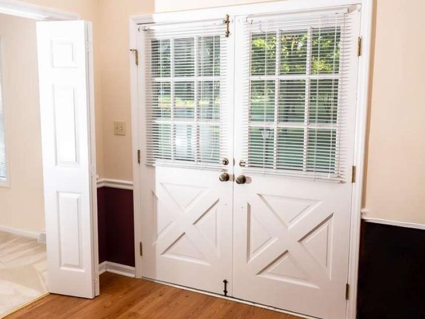 3401 Tracelake Drive, Matthews, NC 28105.  MLS# CAR4417359, YatesRealty ID 49352. Entrance way