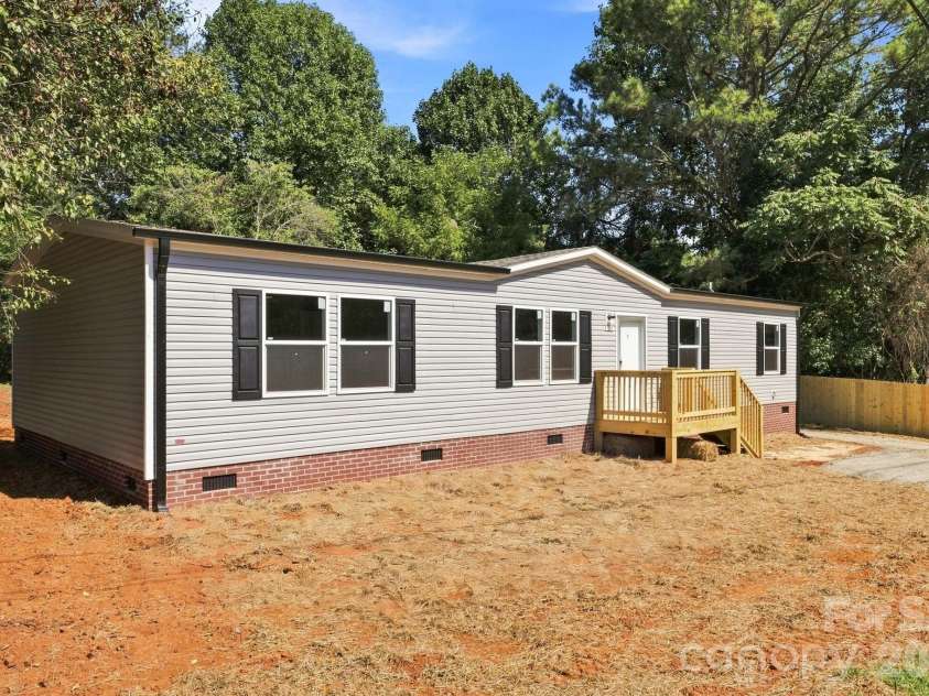 1028 Dorset Lane, Lincolnton, NC 28092.  MLS# CAR4422443, YatesRealty ID 49355. 