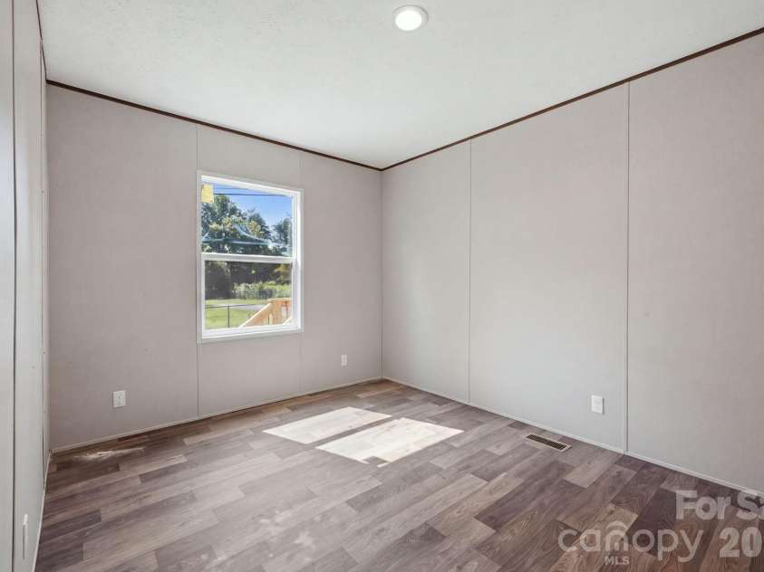 1028 Dorset Lane, Lincolnton, NC 28092.  MLS# CAR4422443, YatesRealty ID 49355. 