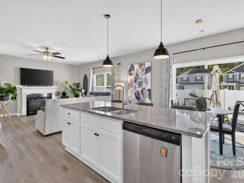 5224 Belstone Lane, Charlotte, NC 28215.  MLS# CAR4419844, YatesRealty ID 49356. 