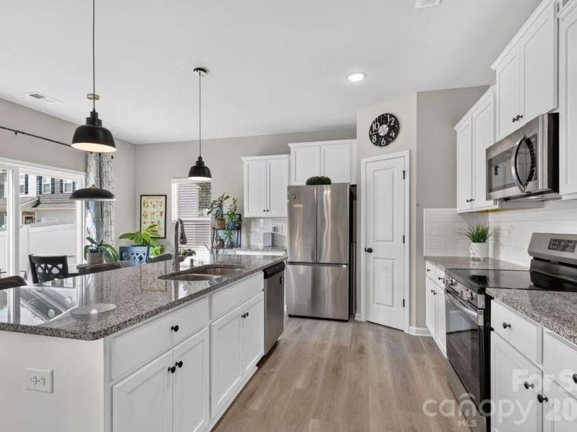 5224 Belstone Lane, Charlotte, NC 28215.  MLS# CAR4419844, YatesRealty ID 49356. 