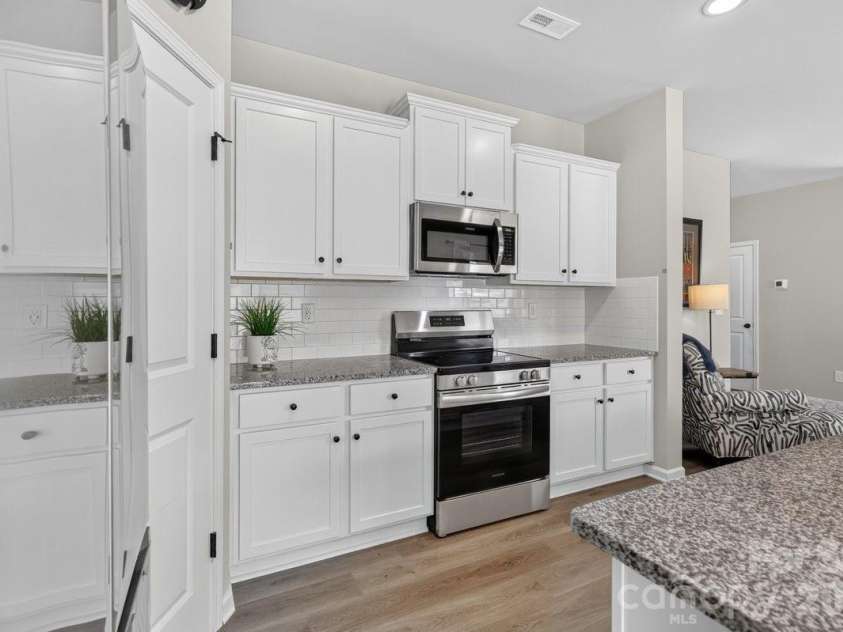 5224 Belstone Lane, Charlotte, NC 28215.  MLS# CAR4419844, YatesRealty ID 49356. 