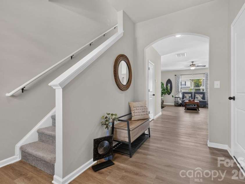 5224 Belstone Lane, Charlotte, NC 28215.  MLS# CAR4419844, YatesRealty ID 49356. Foyer