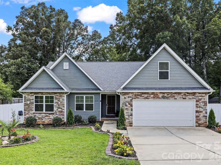 4049 Fincher Road, Matthews, NC 28104.  MLS# CAR4421902, YatesRealty ID 49357. 