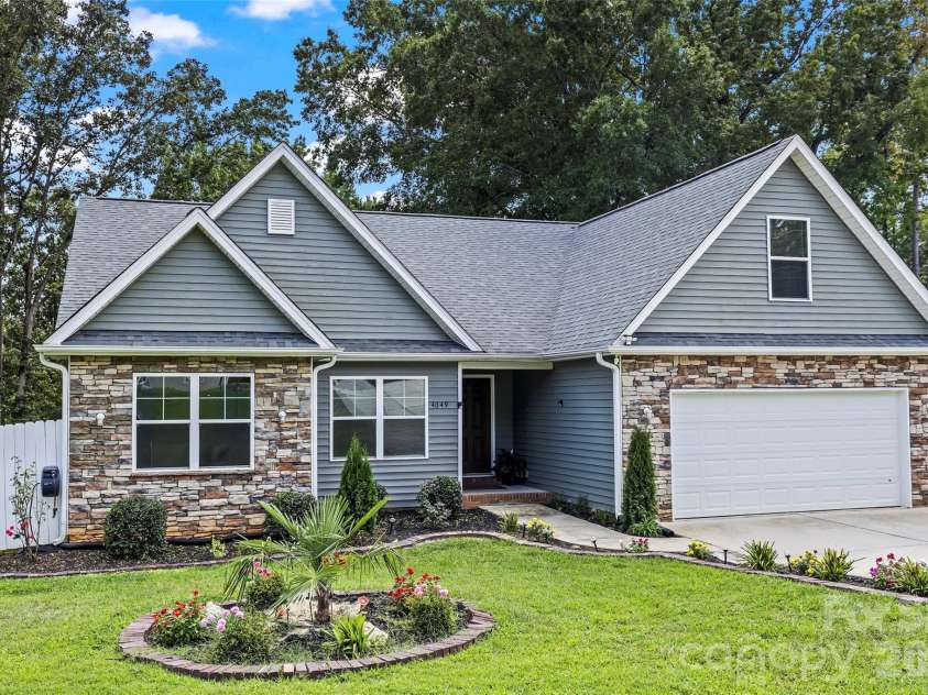4049 Fincher Road, Matthews, NC 28104.  MLS# CAR4421902, YatesRealty ID 49357. 