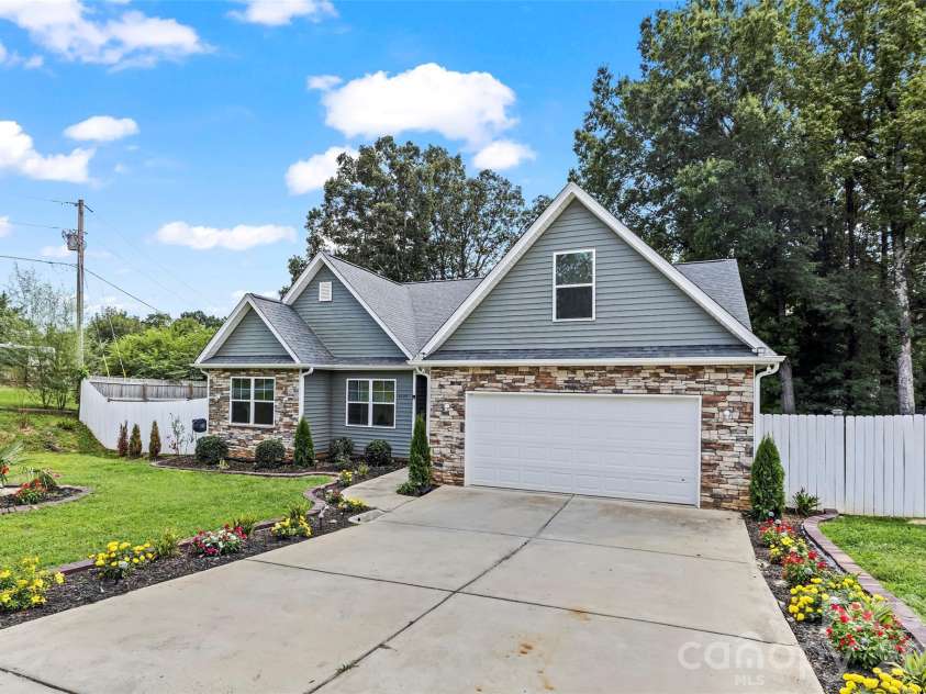 4049 Fincher Road, Matthews, NC 28104.  MLS# CAR4421902, YatesRealty ID 49357. 