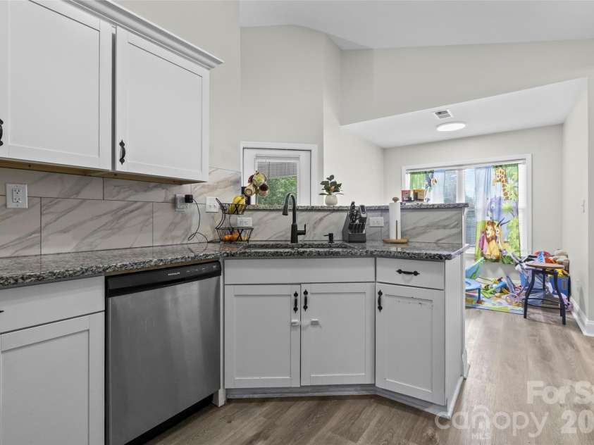 4049 Fincher Road, Matthews, NC 28104.  MLS# CAR4421902, YatesRealty ID 49357. 
